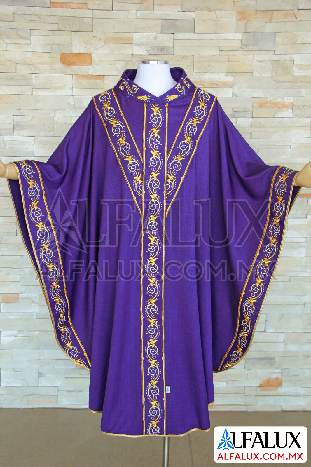 15 CARDENAL YEE Casulla Alfalux Morado Laterales Cuello Bordado 303